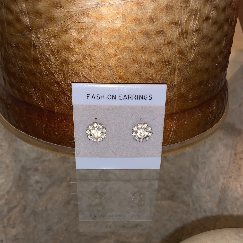 ✨5/$25✨Elegant Silver Fashion Earrings